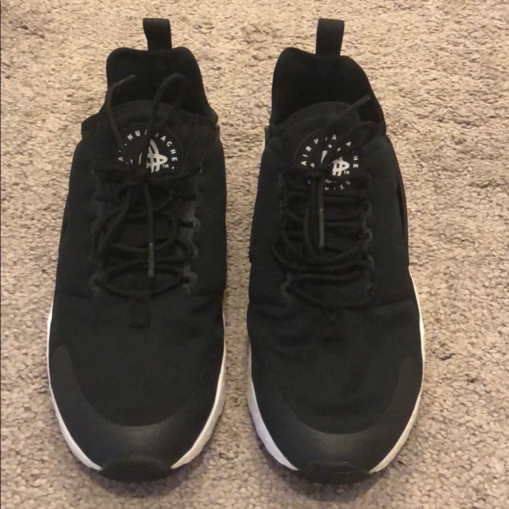 Black Nike Huarache 8.5